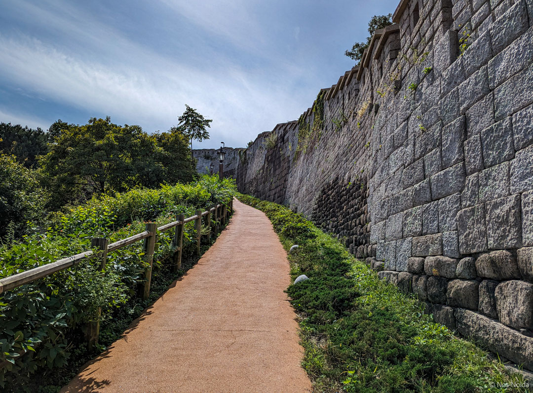 Seoul City Wall Trail: A 20 km Hike Around the History and Culture of Seoul